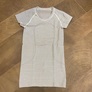 COPY - Lululemon Short Sleeve Swiftly Size 4